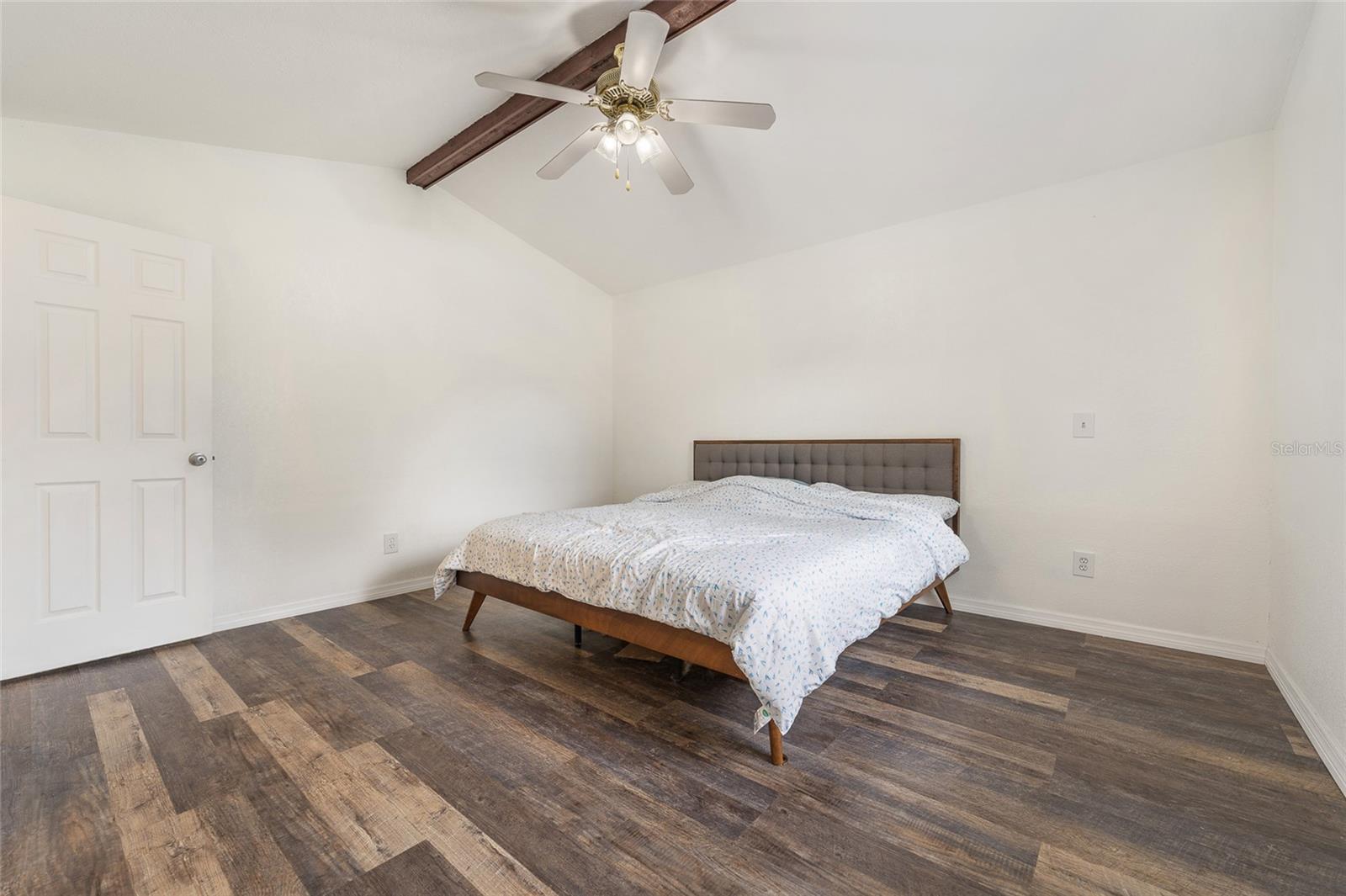 Image 11 of 20 For 2040 Triangle Drive