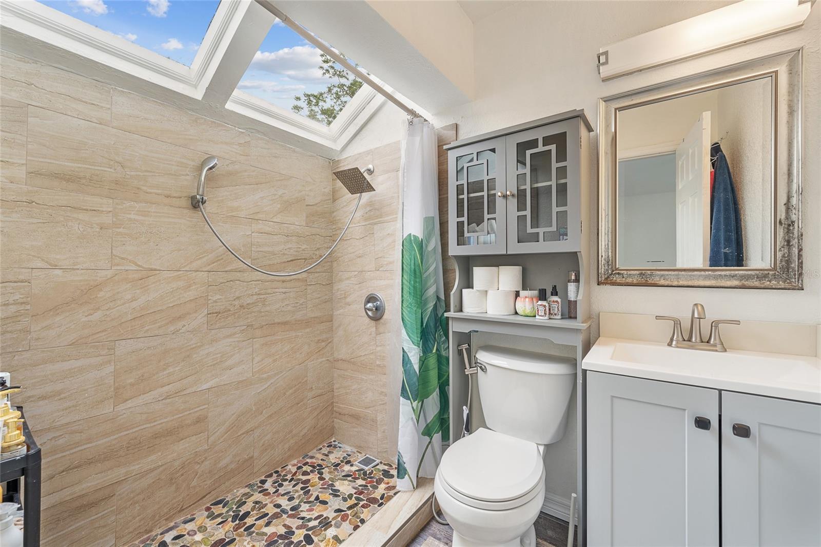 Image 12 of 20 For 2040 Triangle Drive