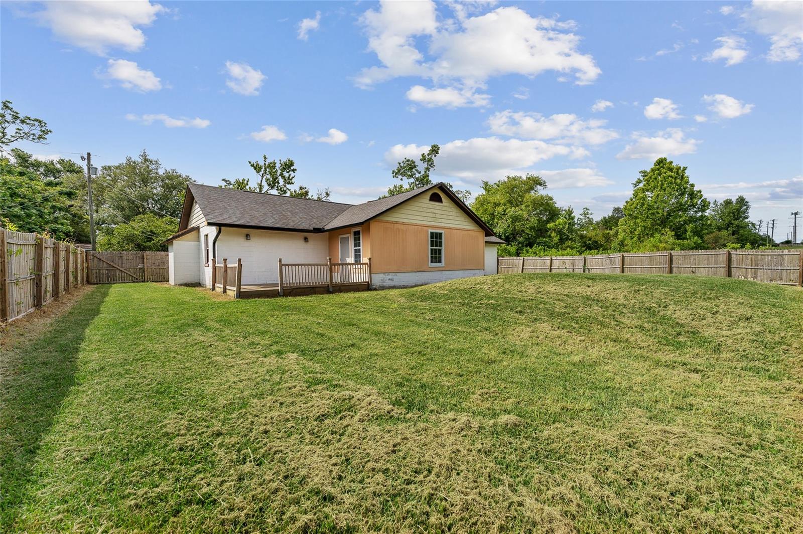 Image 19 of 20 For 2040 Triangle Drive