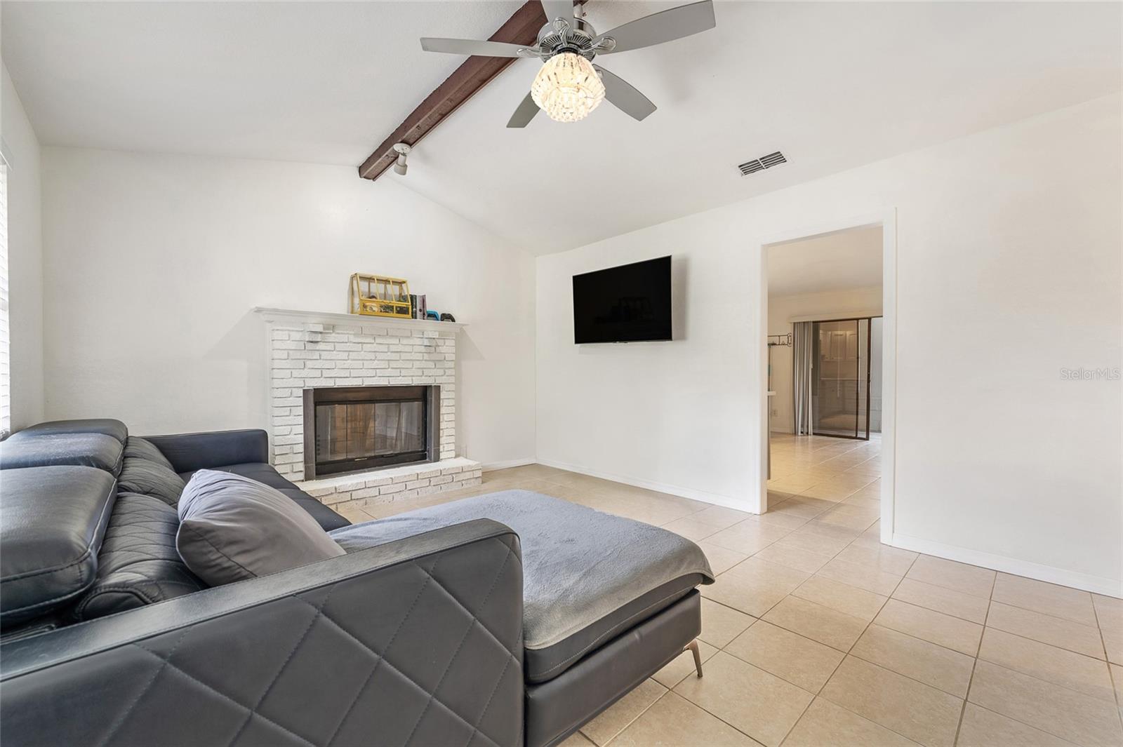 Image 3 of 20 For 2040 Triangle Drive