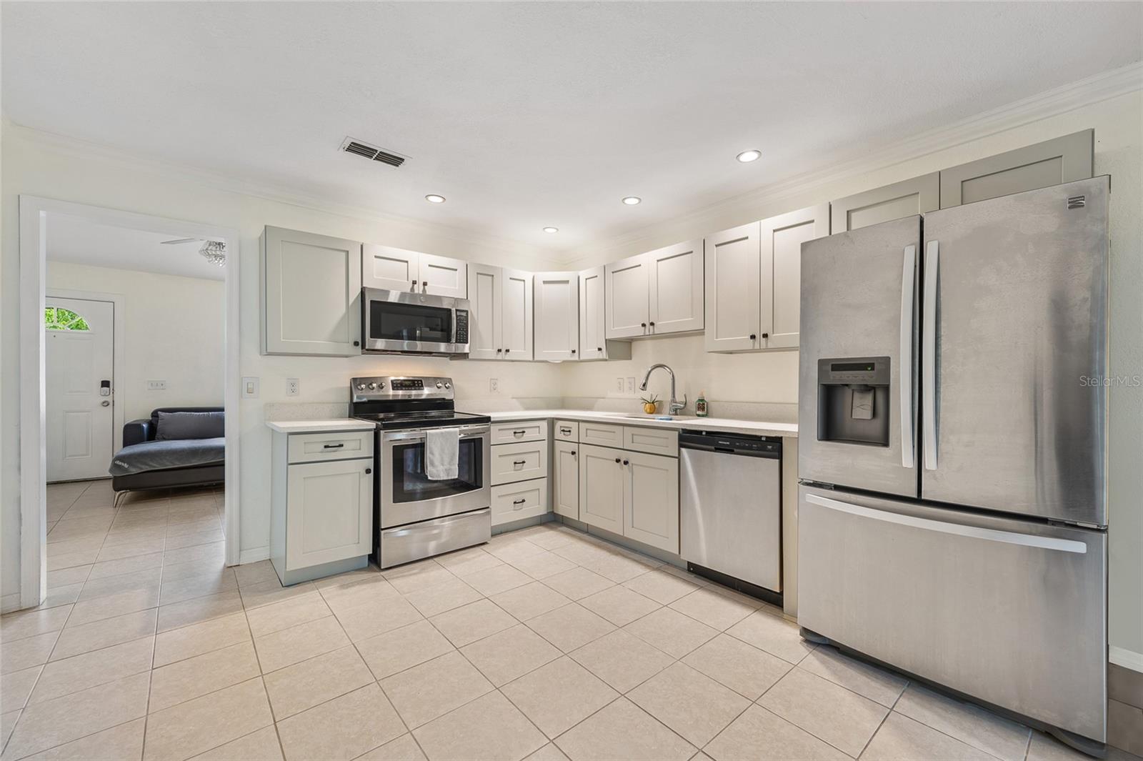 Image 6 of 20 For 2040 Triangle Drive