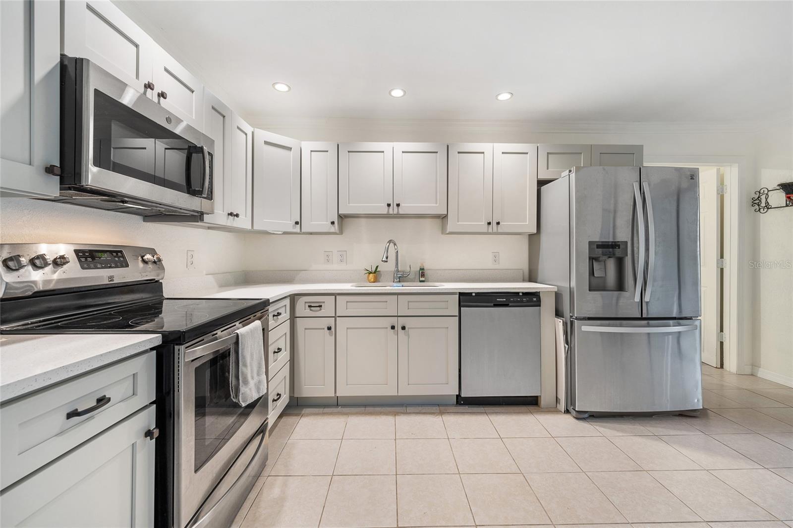 Image 7 of 20 For 2040 Triangle Drive
