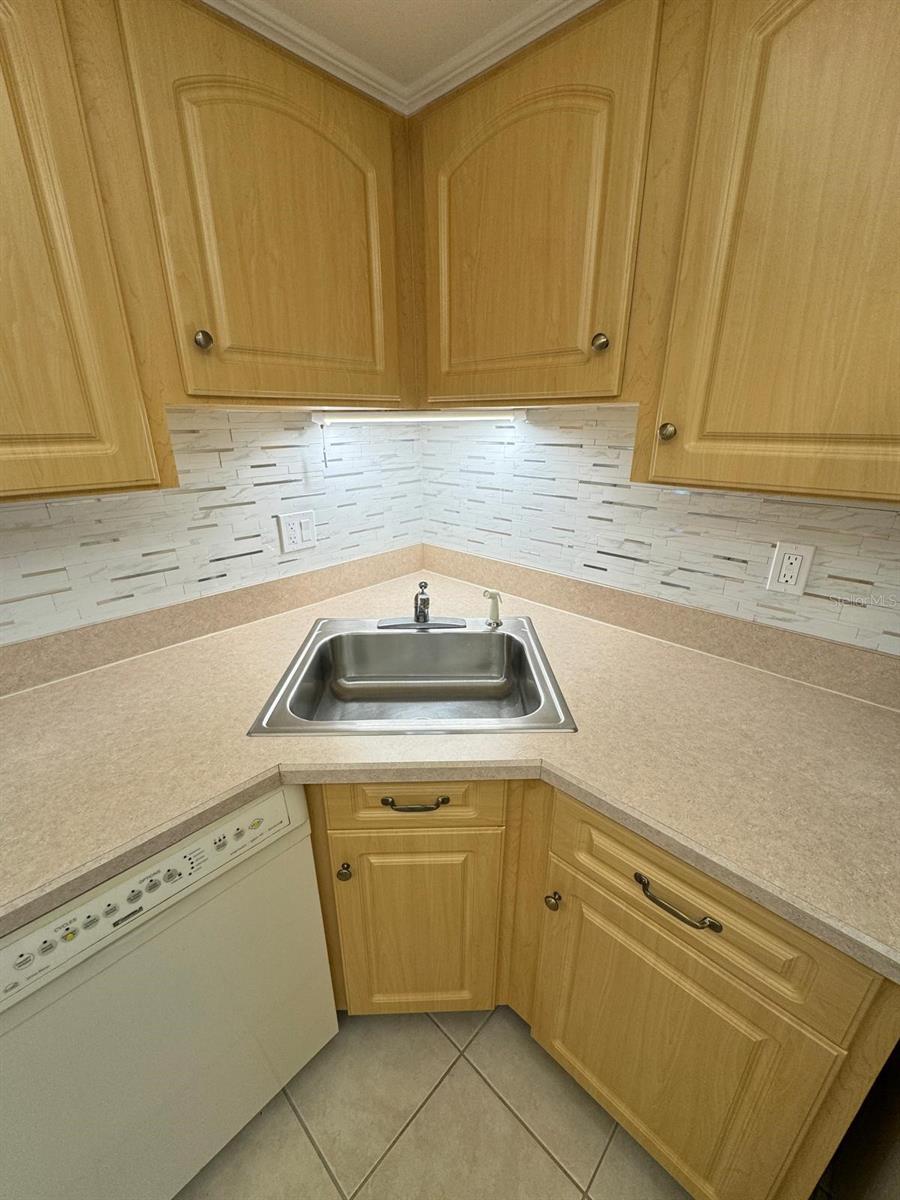 Image 18 of 68 For 21260 Brinson Avenue 109