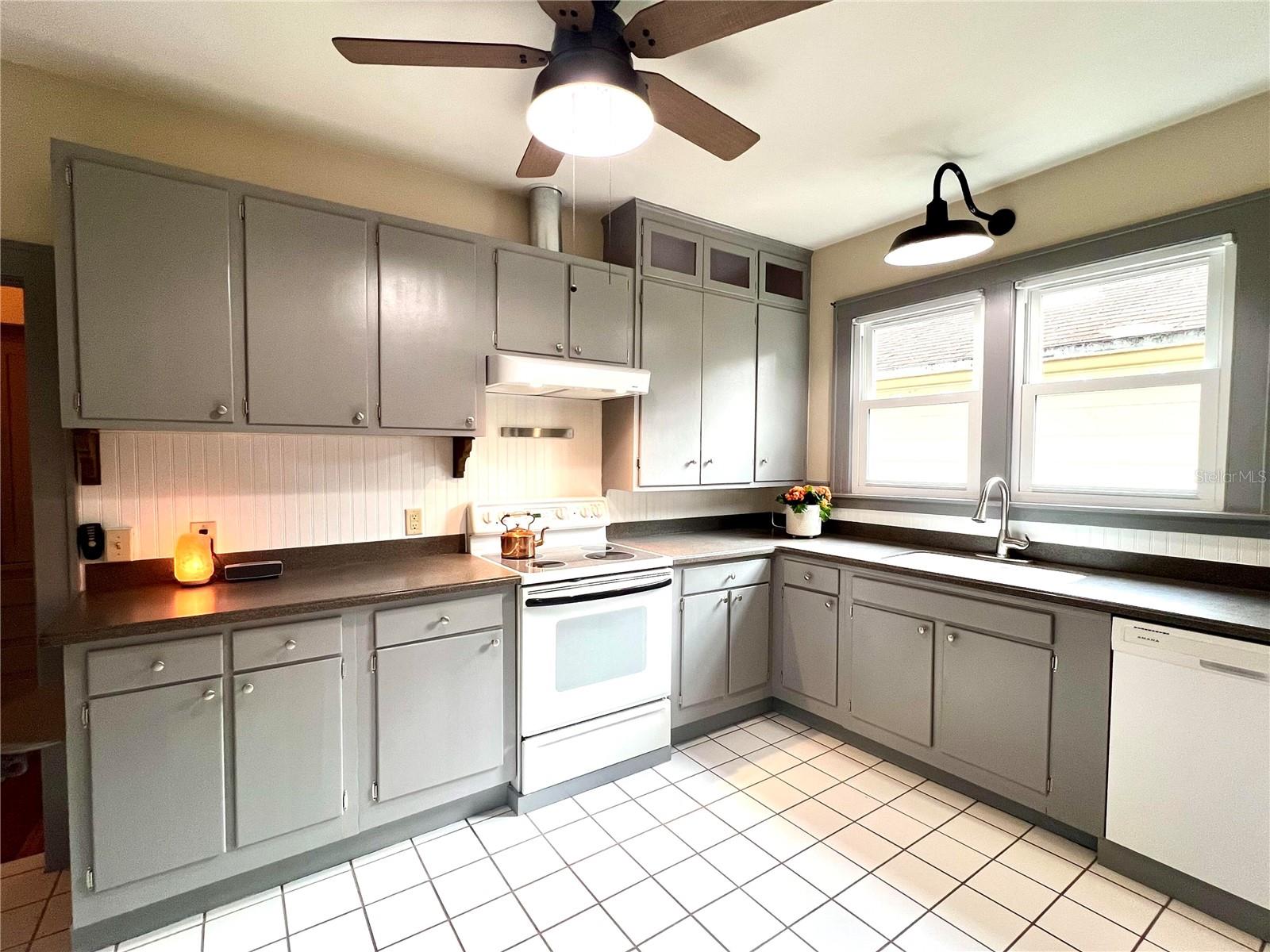 Image 7 of 18 For 900 Carlton Avenue