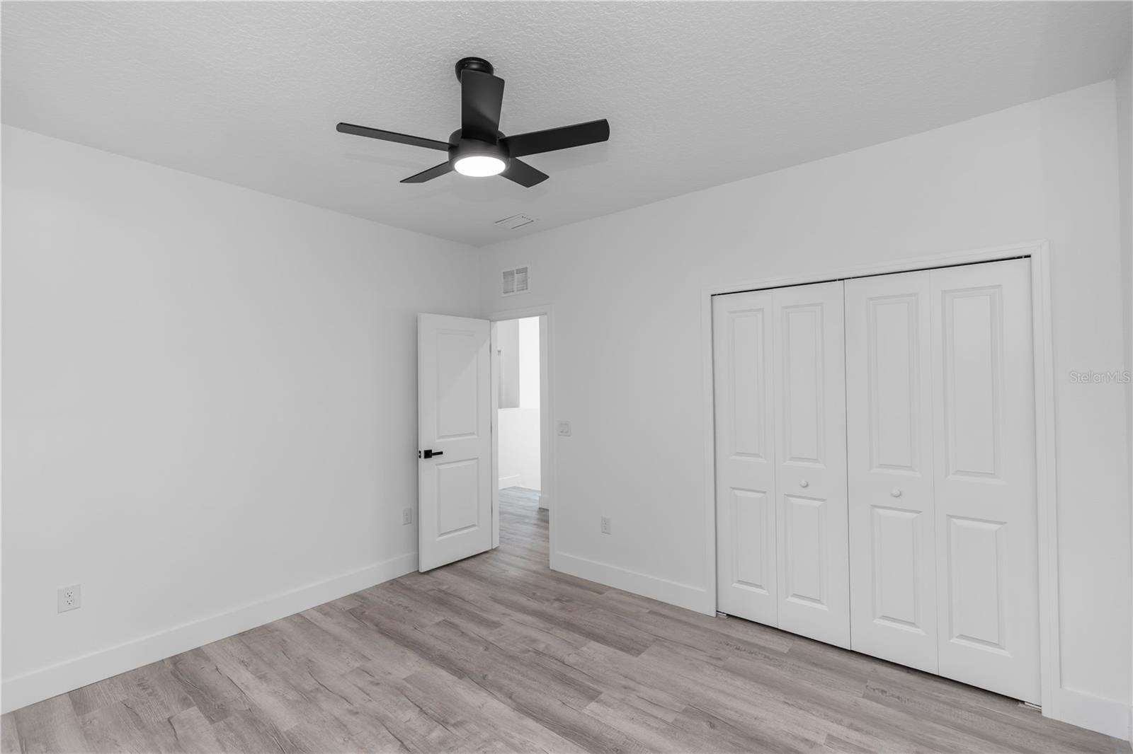 Image 40 of 69 For 21 N Hampton Avenue Lot 2