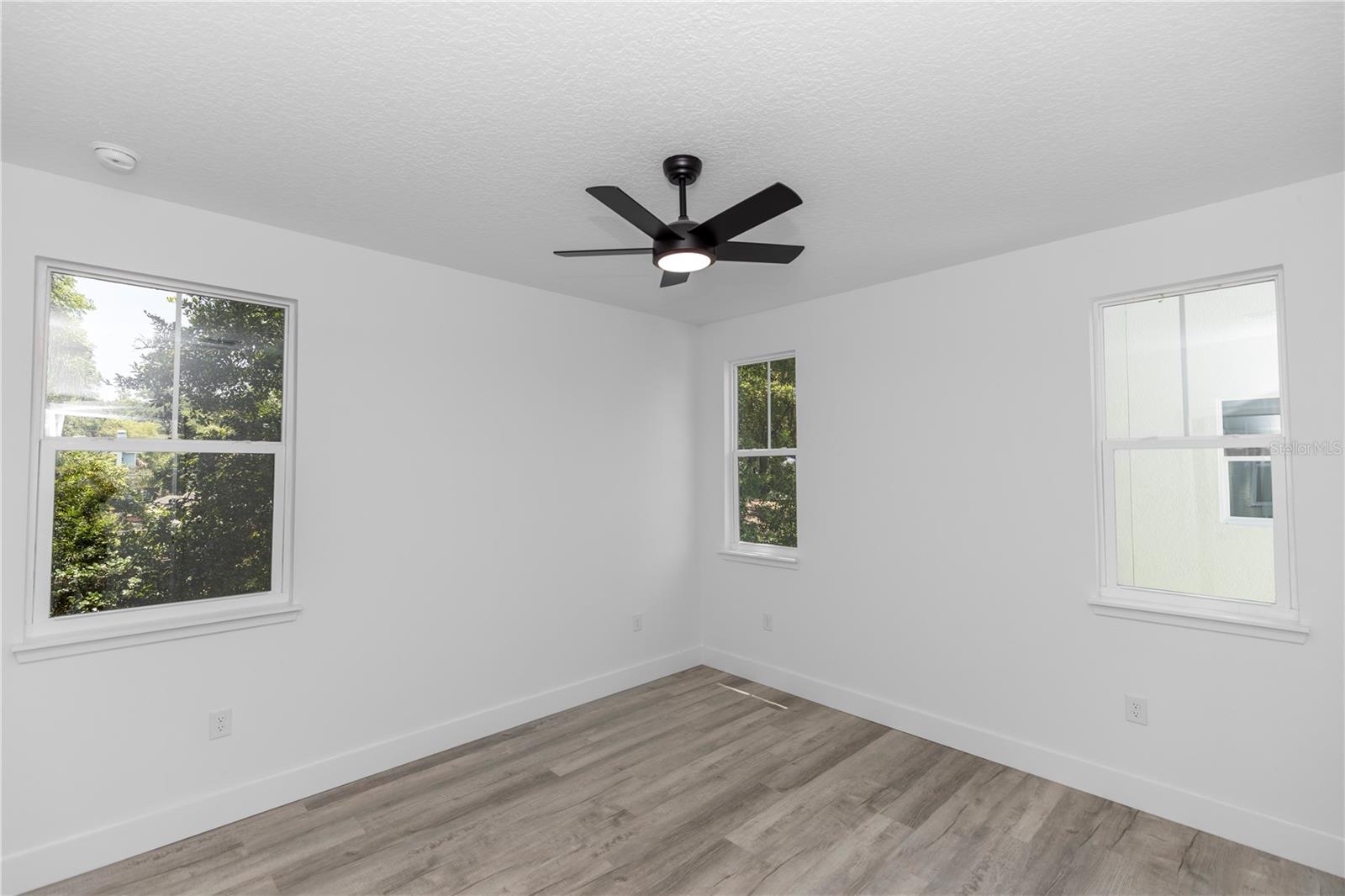 Image 46 of 69 For 21 N Hampton Avenue Lot 2