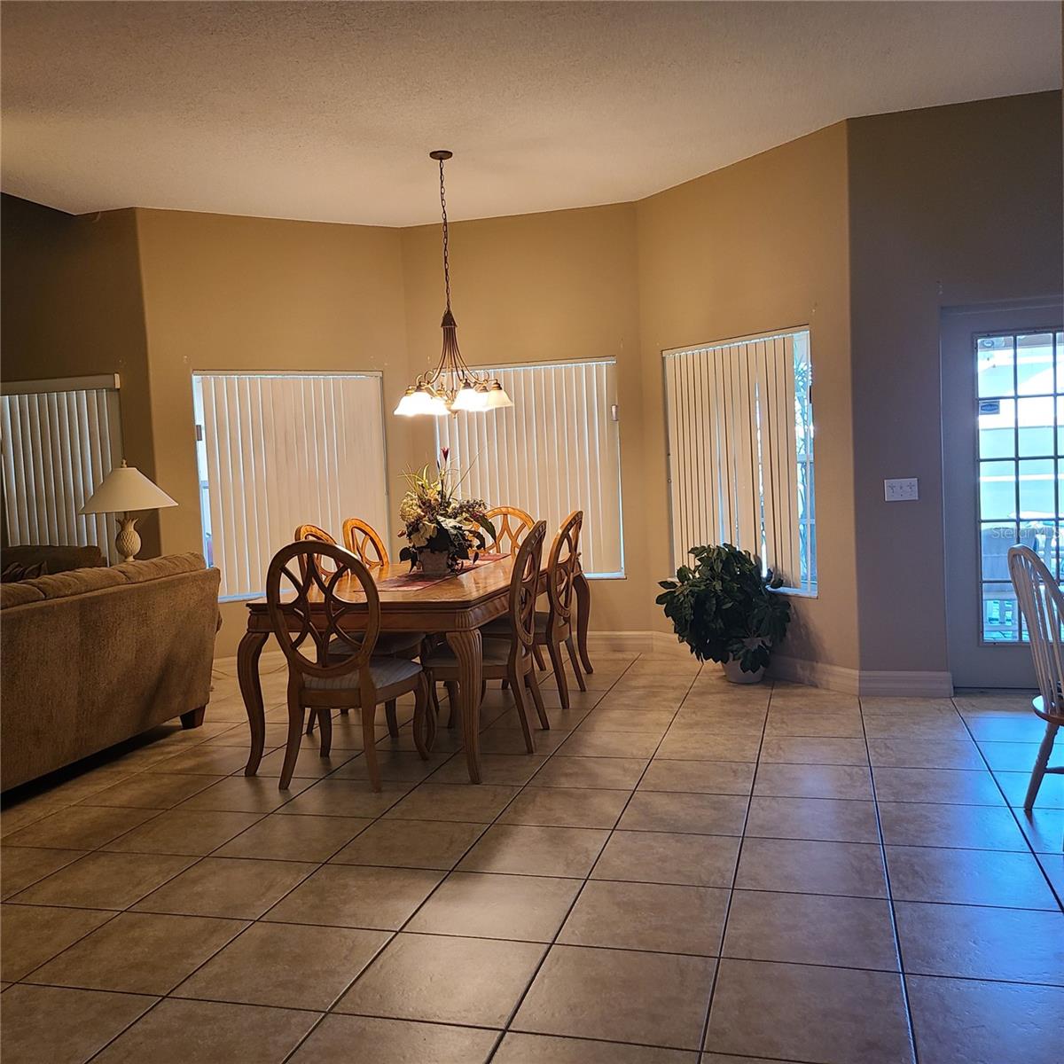 Image 6 of 17 For 225 Vista Drive