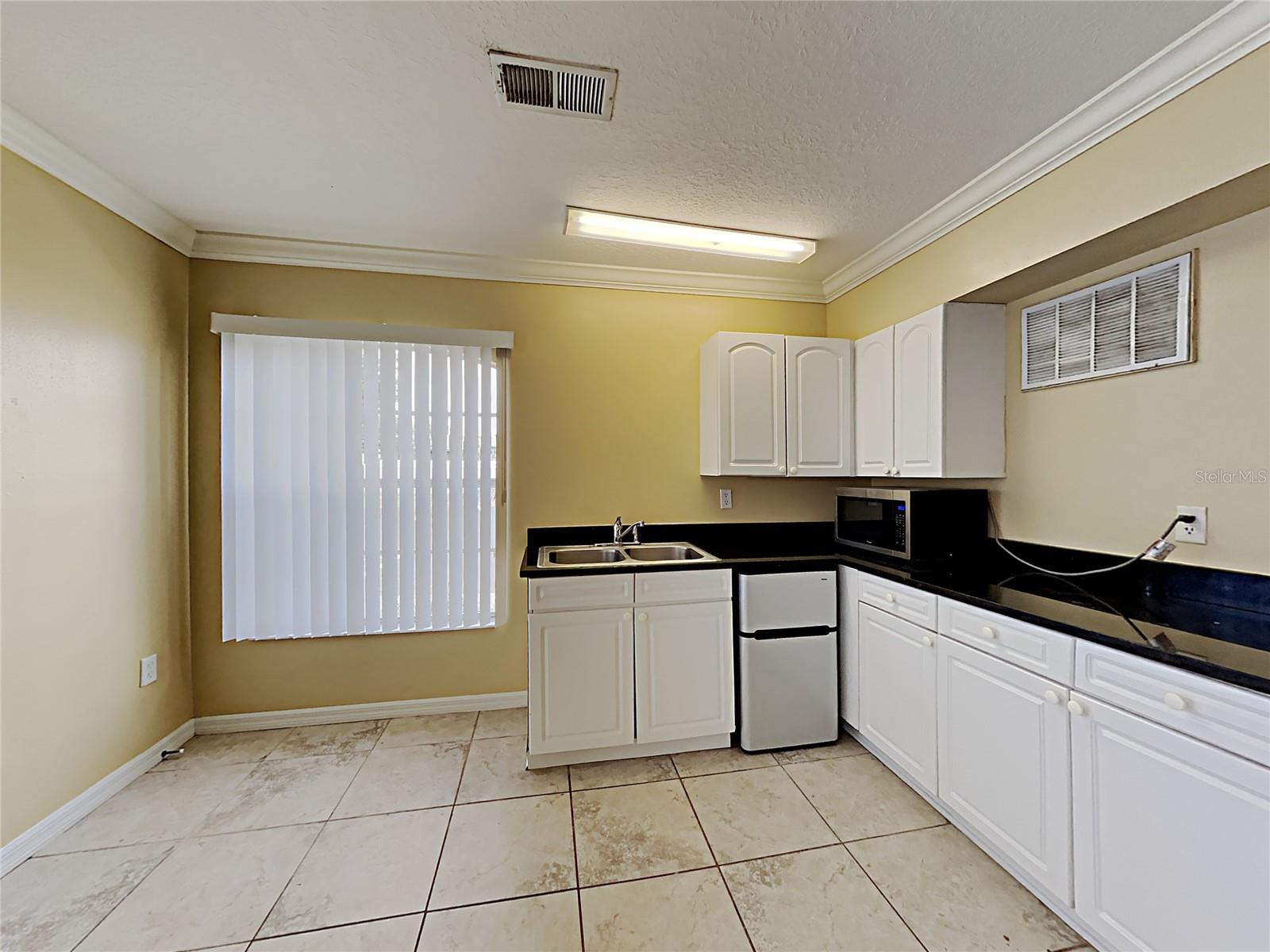 Image 4 of 7 For 2306 Fan Palm Drive B