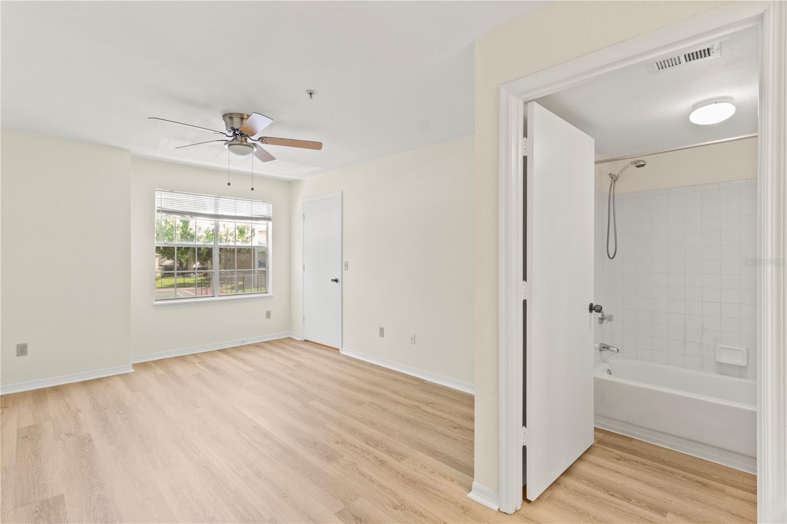 Image 11 of 22 For 7330 Westpointe Boulevard 421