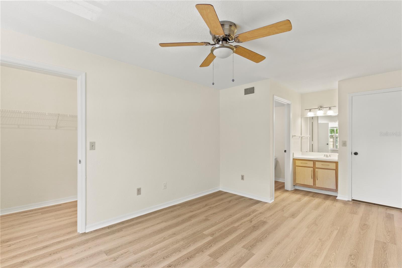 Image 12 of 22 For 7330 Westpointe Boulevard 421