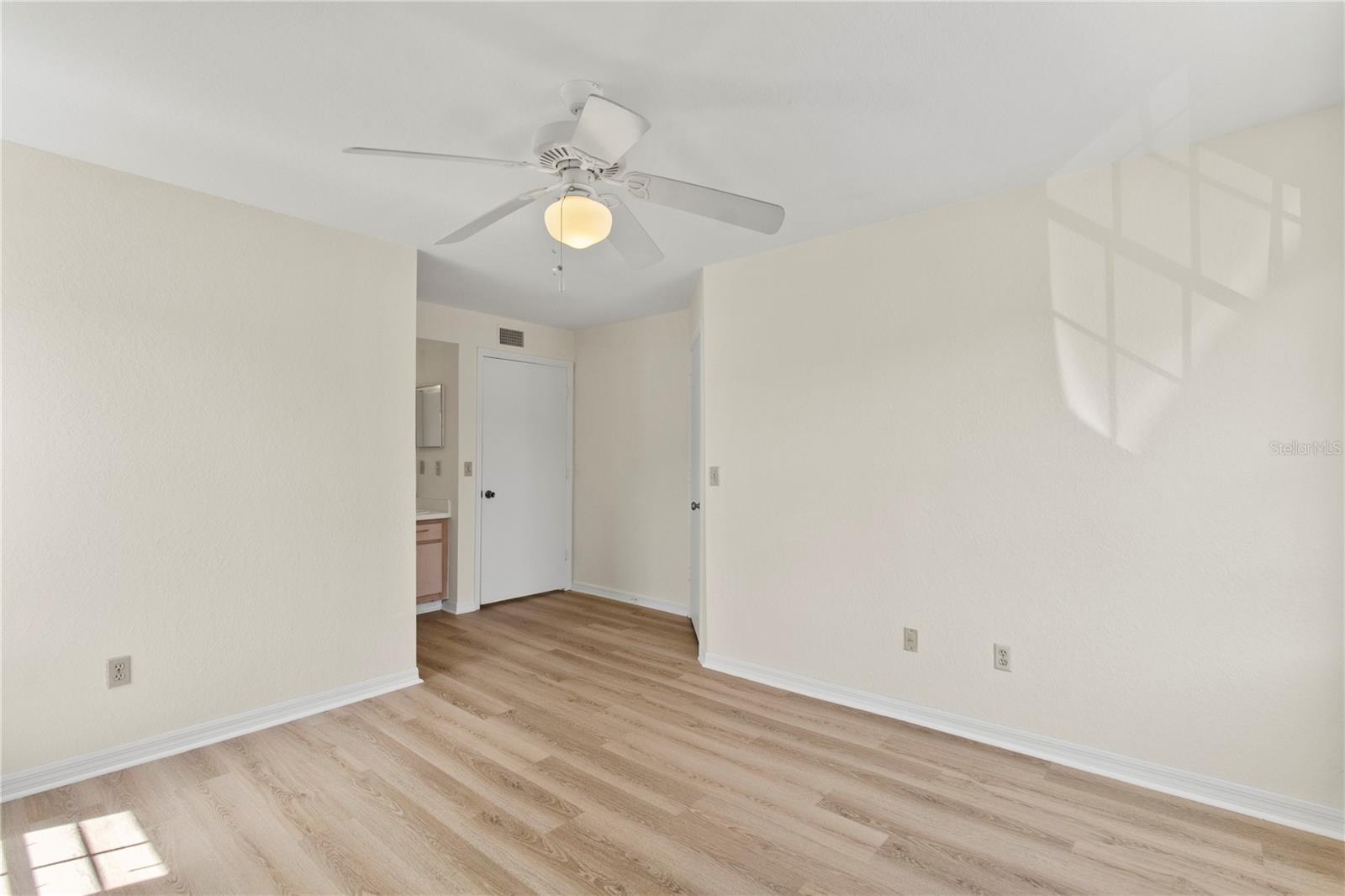 Image 17 of 22 For 7330 Westpointe Boulevard 421