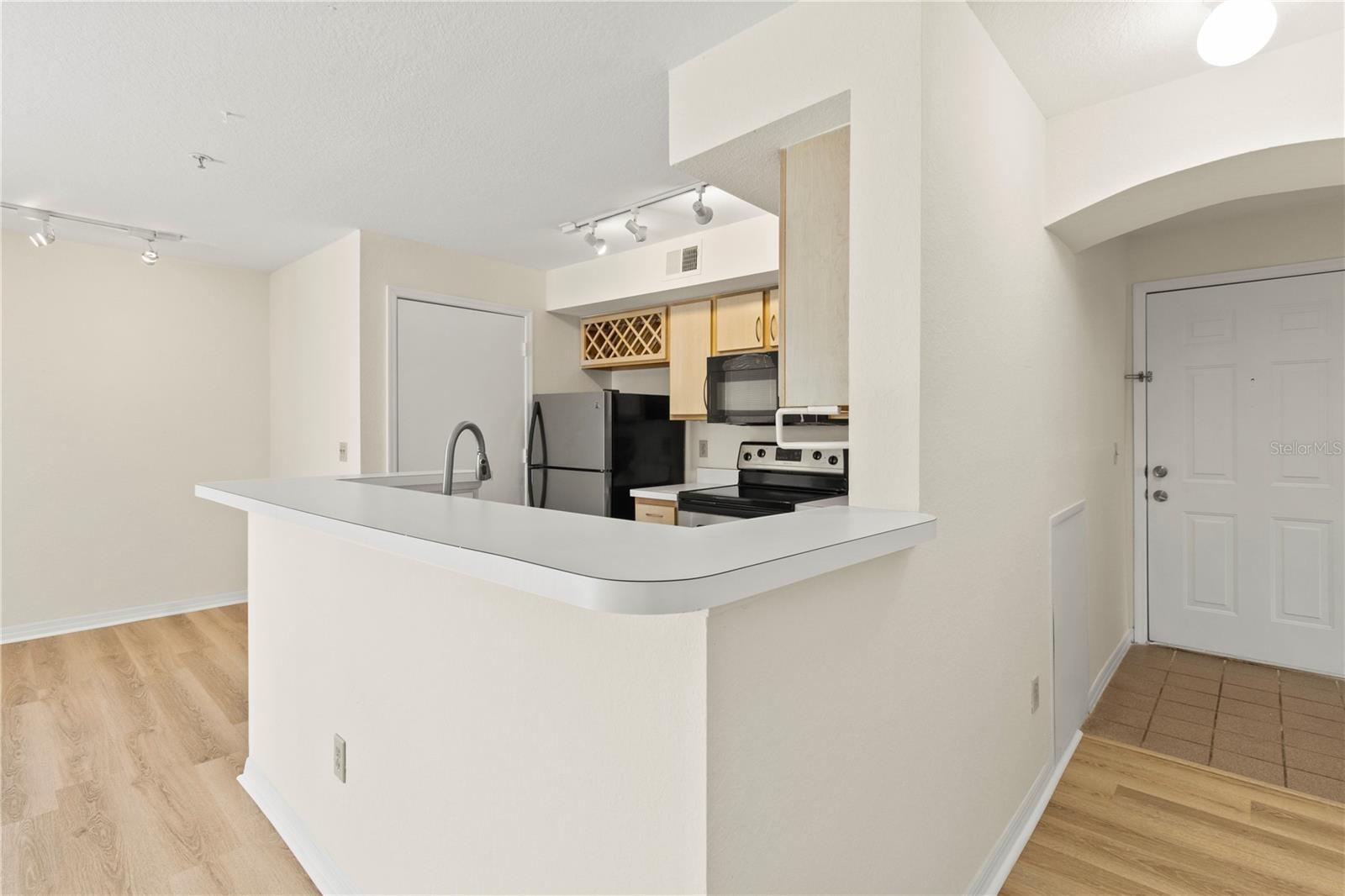 Image 5 of 22 For 7330 Westpointe Boulevard 421