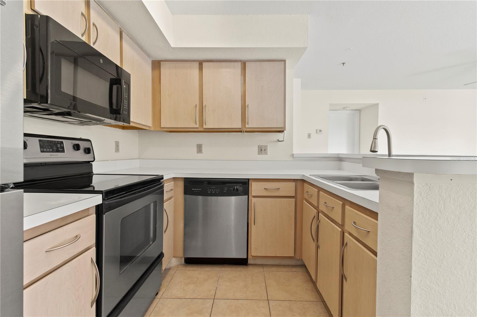 Image 6 of 22 For 7330 Westpointe Boulevard 421