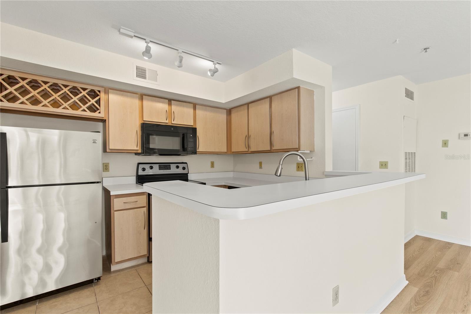 Image 7 of 22 For 7330 Westpointe Boulevard 421