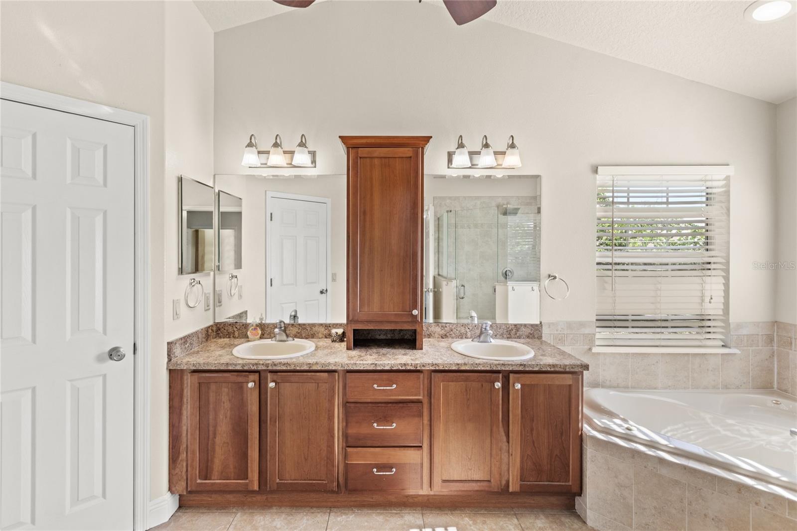 Image 19 of 42 For 1880 Lorraine Way