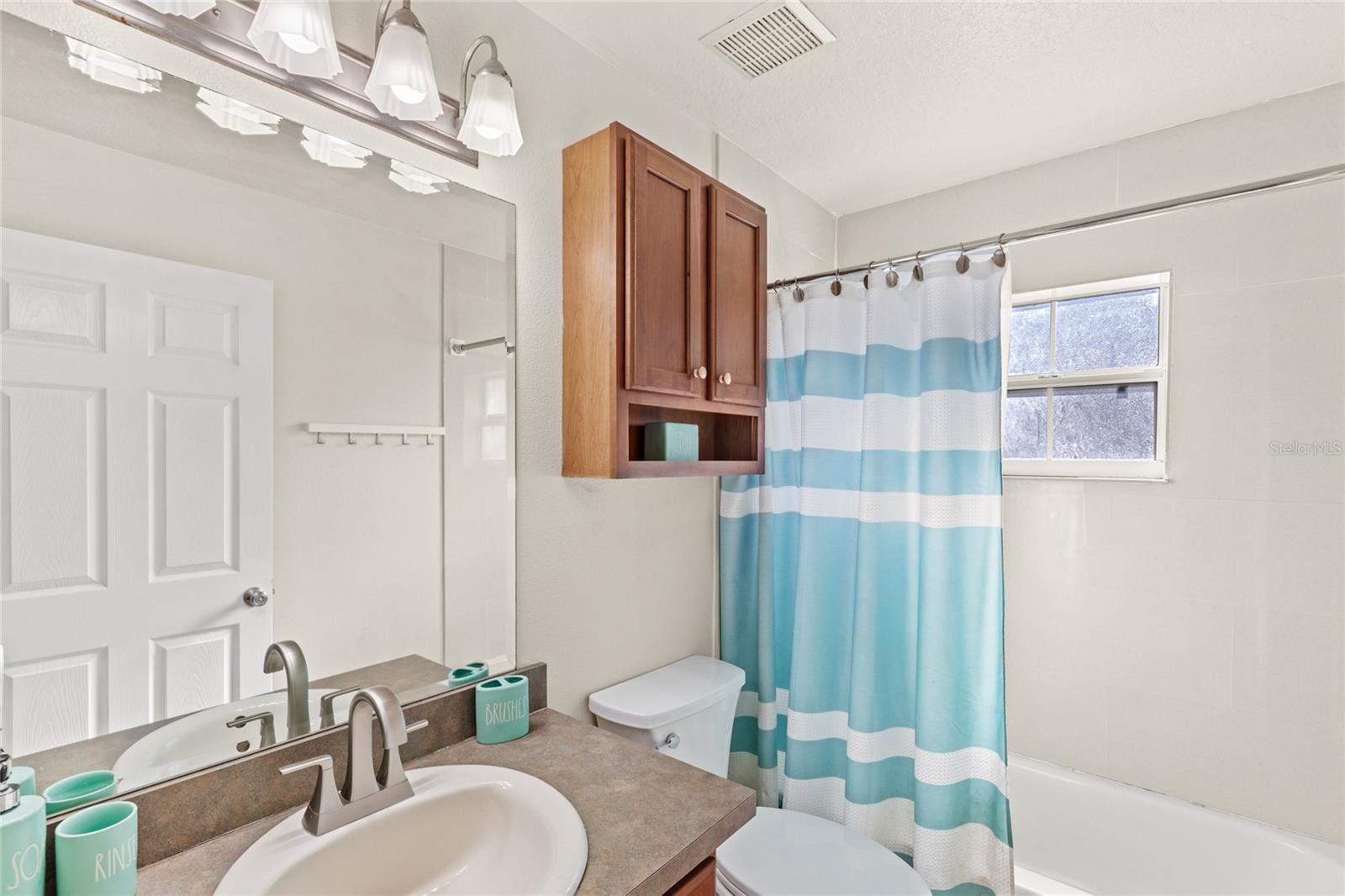 Image 22 of 42 For 1880 Lorraine Way