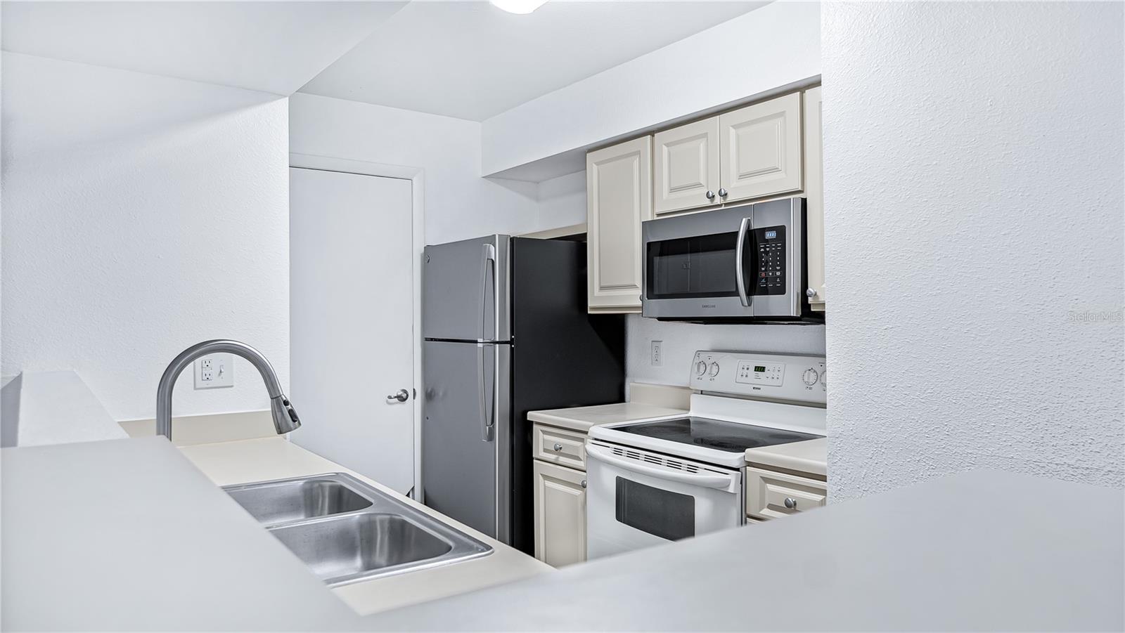 Image 2 of 17 For 3032 Parkway Boulevard 302