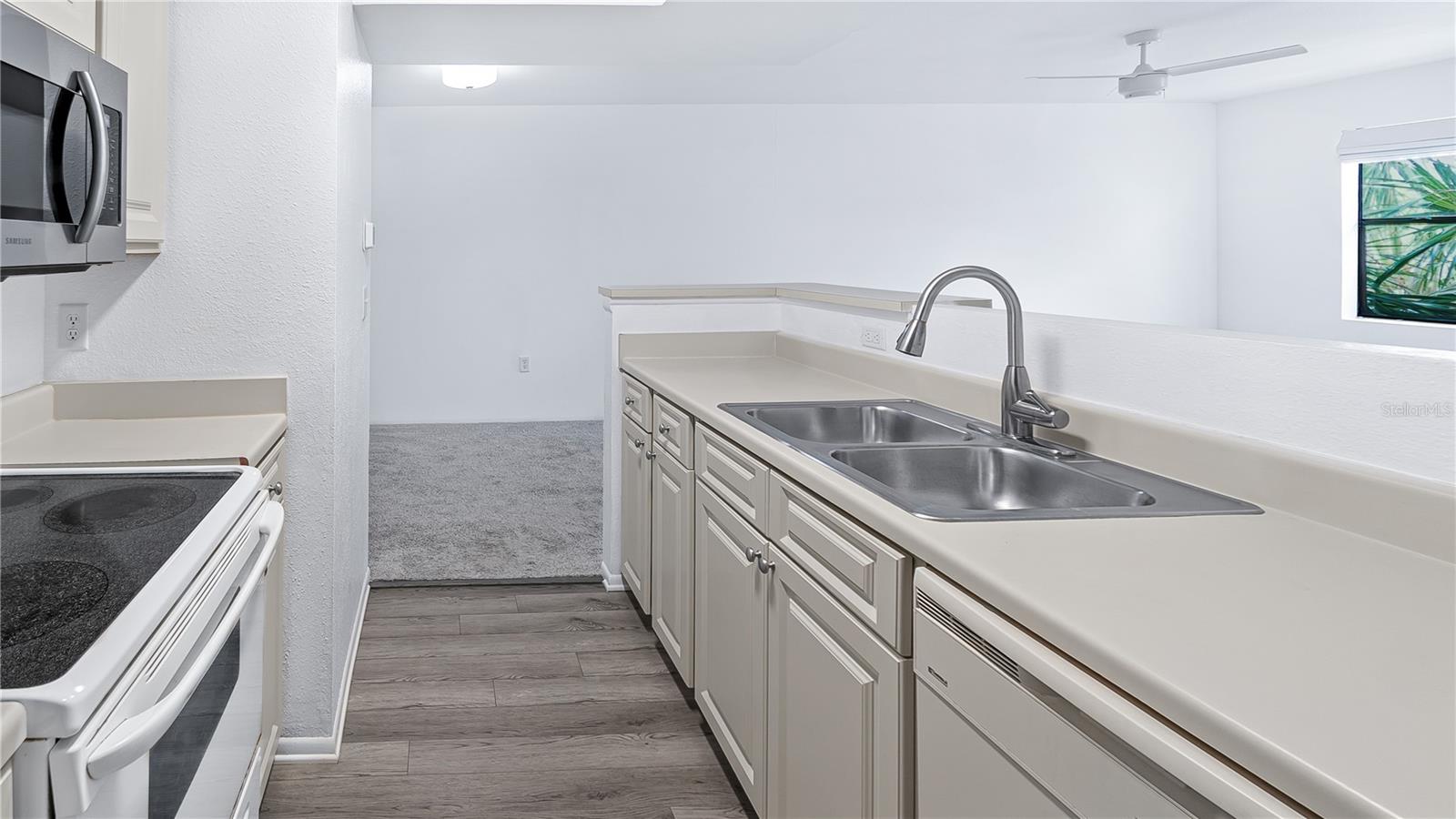 Image 5 of 17 For 3032 Parkway Boulevard 302