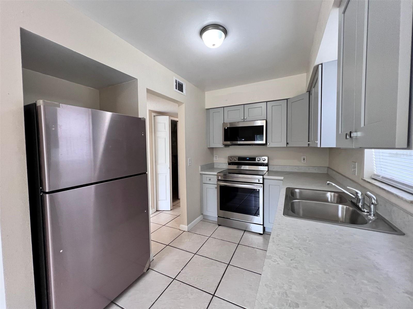 Image 8 of 17 For 50 Fairfax Avenue 50