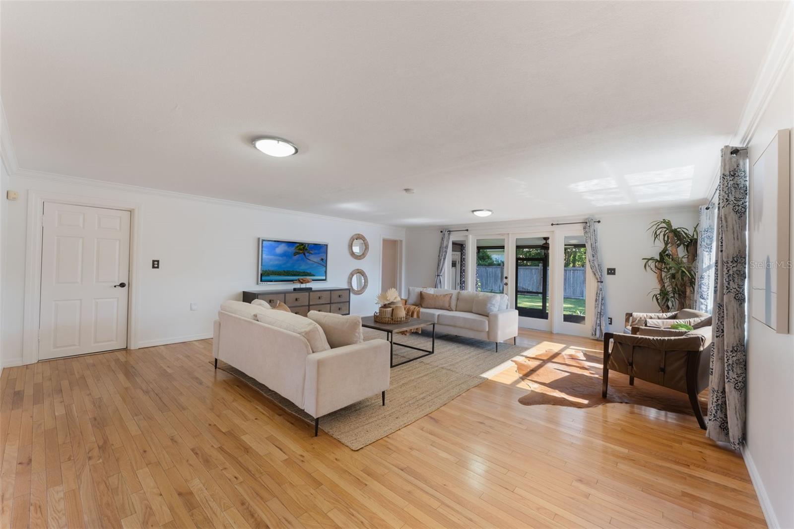 Image 10 of 41 For 927 Boardman Street