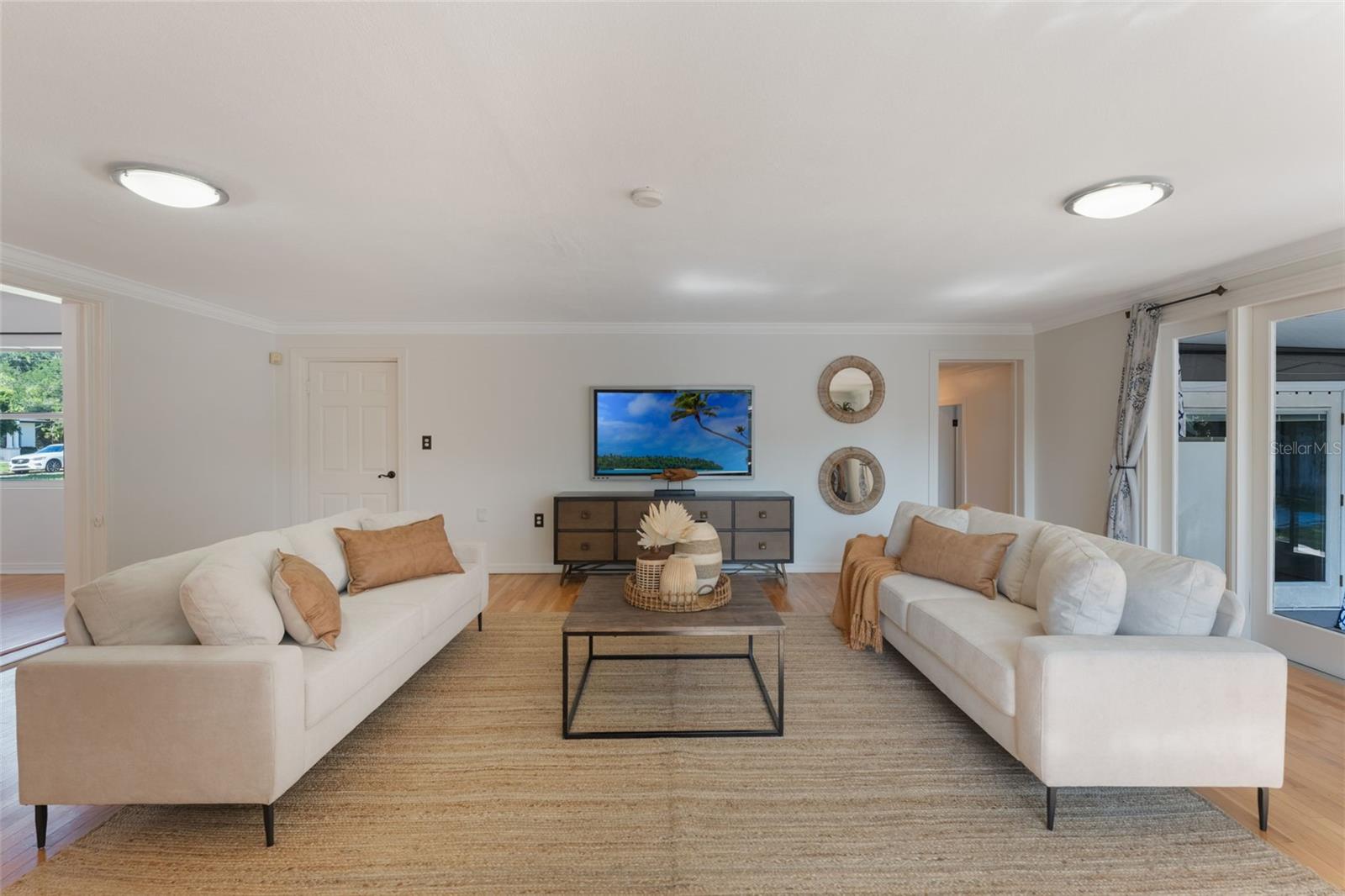 Image 11 of 41 For 927 Boardman Street