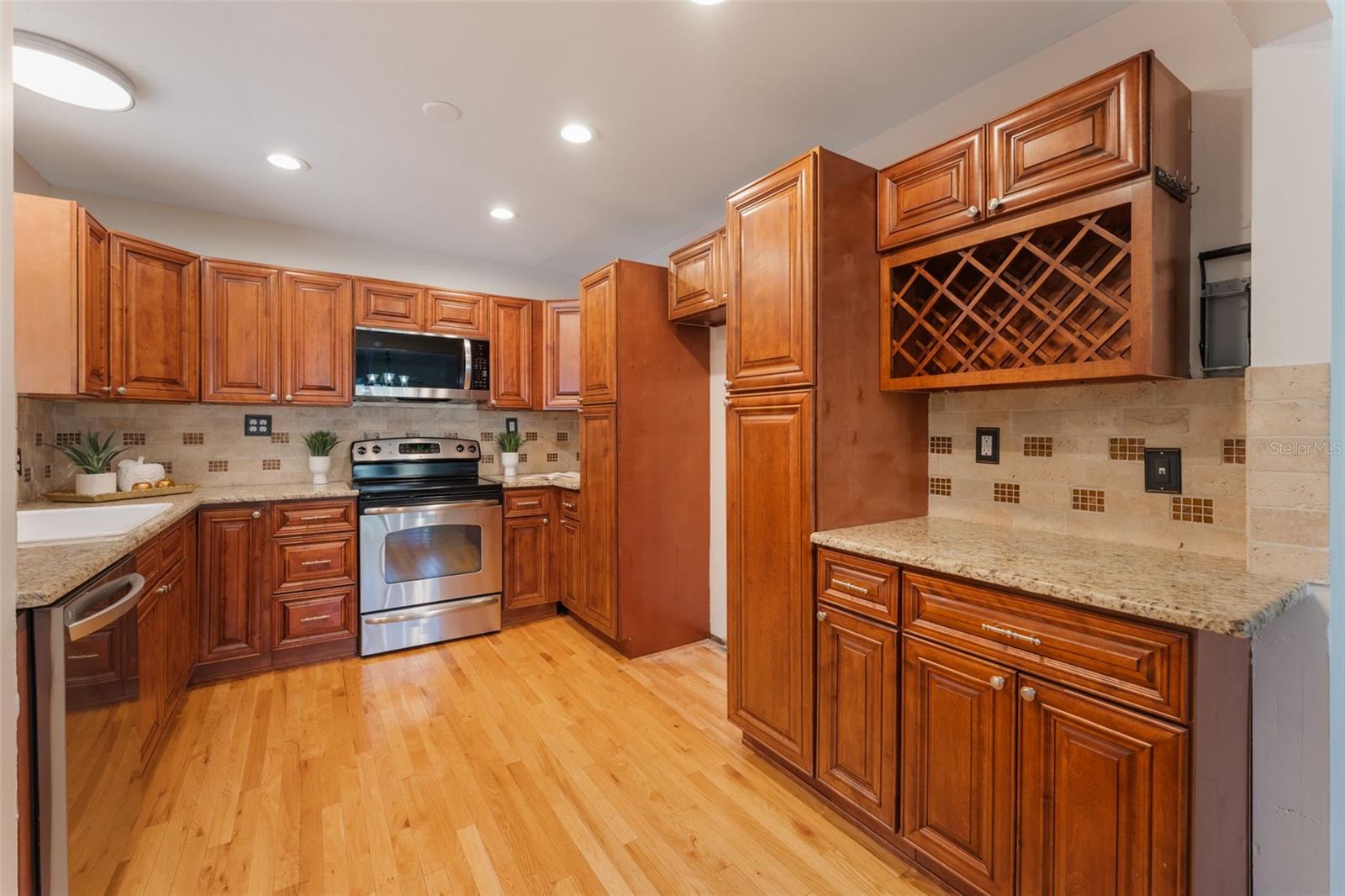 Image 13 of 41 For 927 Boardman Street