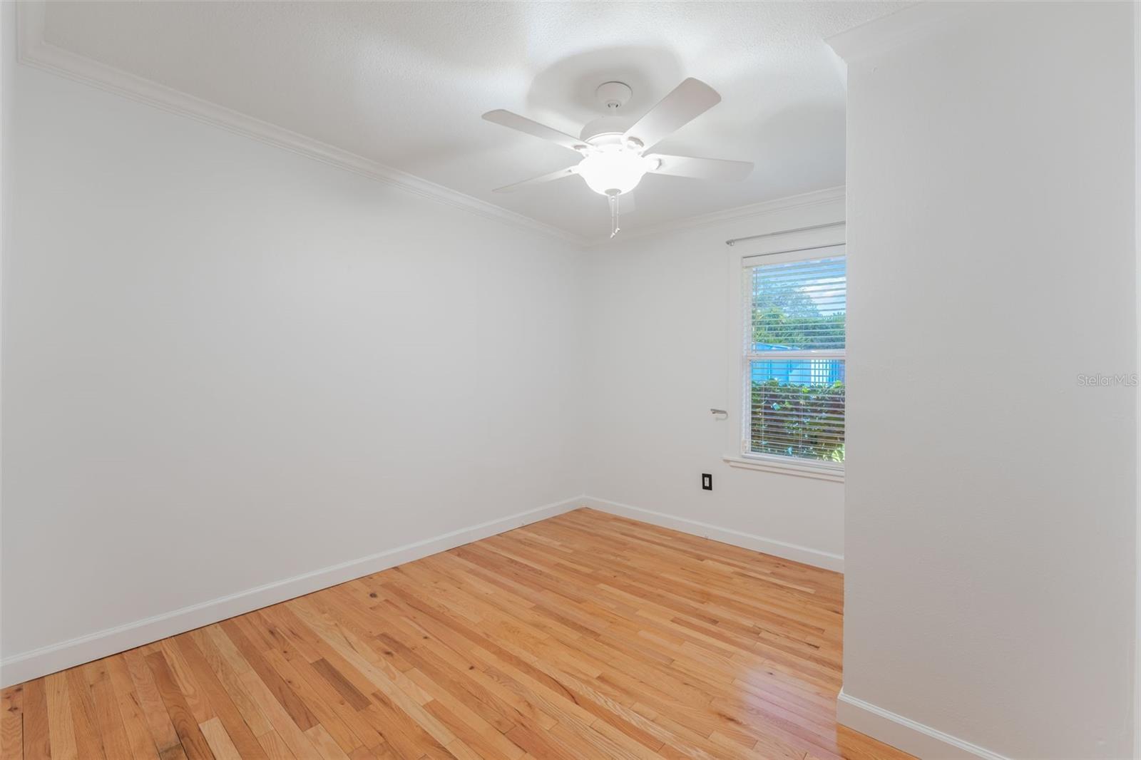 Image 17 of 41 For 927 Boardman Street