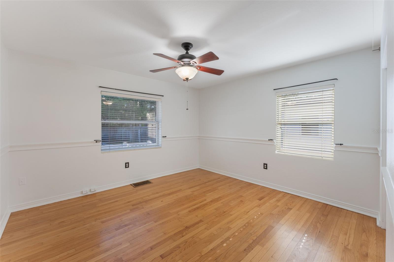 Image 20 of 41 For 927 Boardman Street