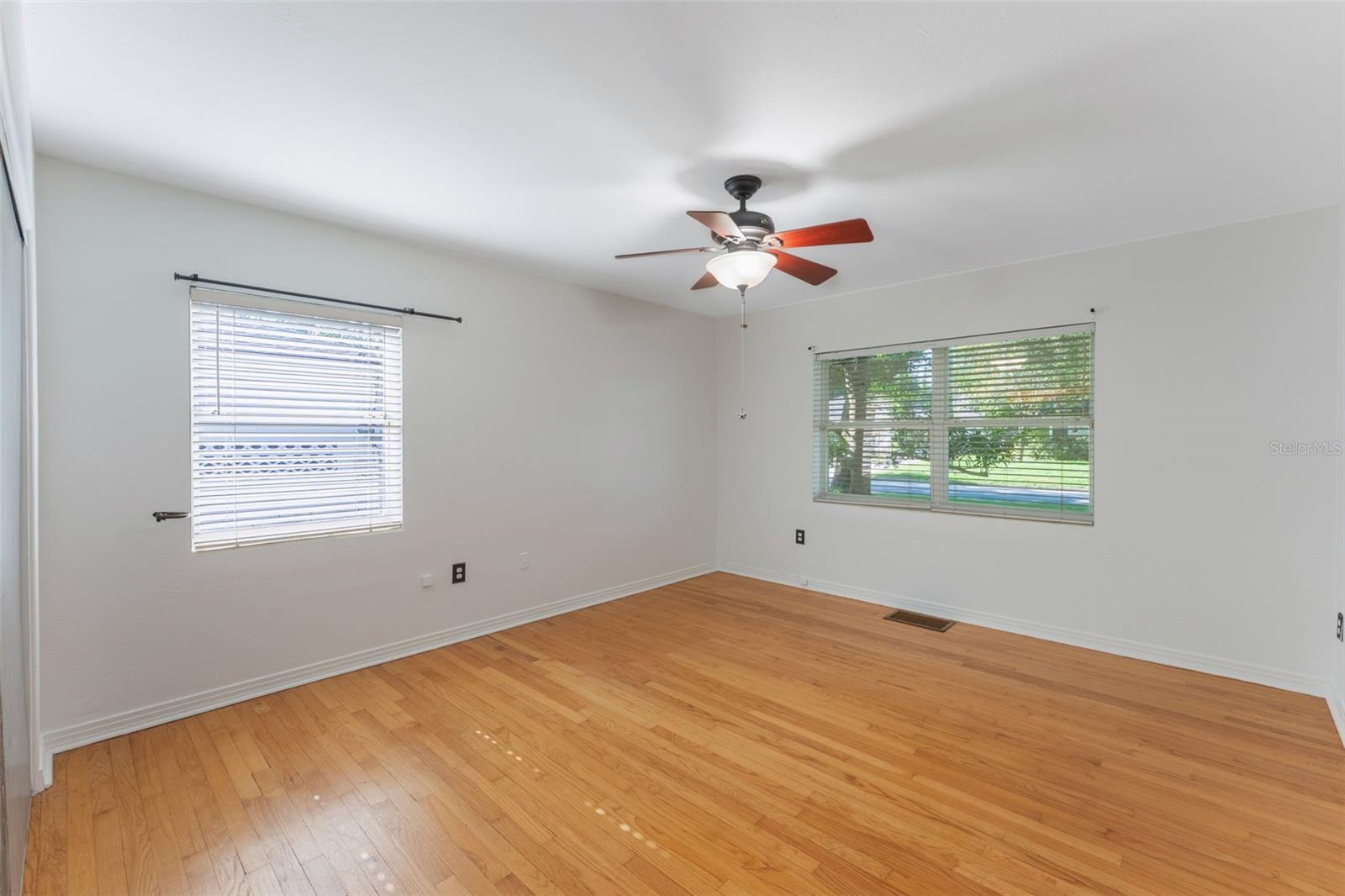 Image 23 of 41 For 927 Boardman Street