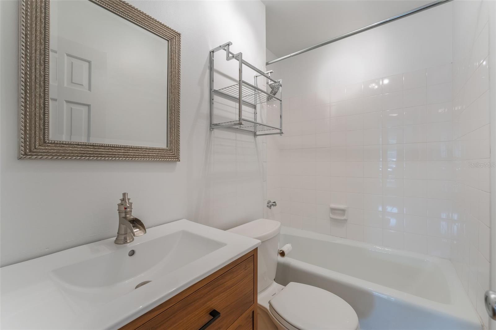 Image 24 of 41 For 927 Boardman Street