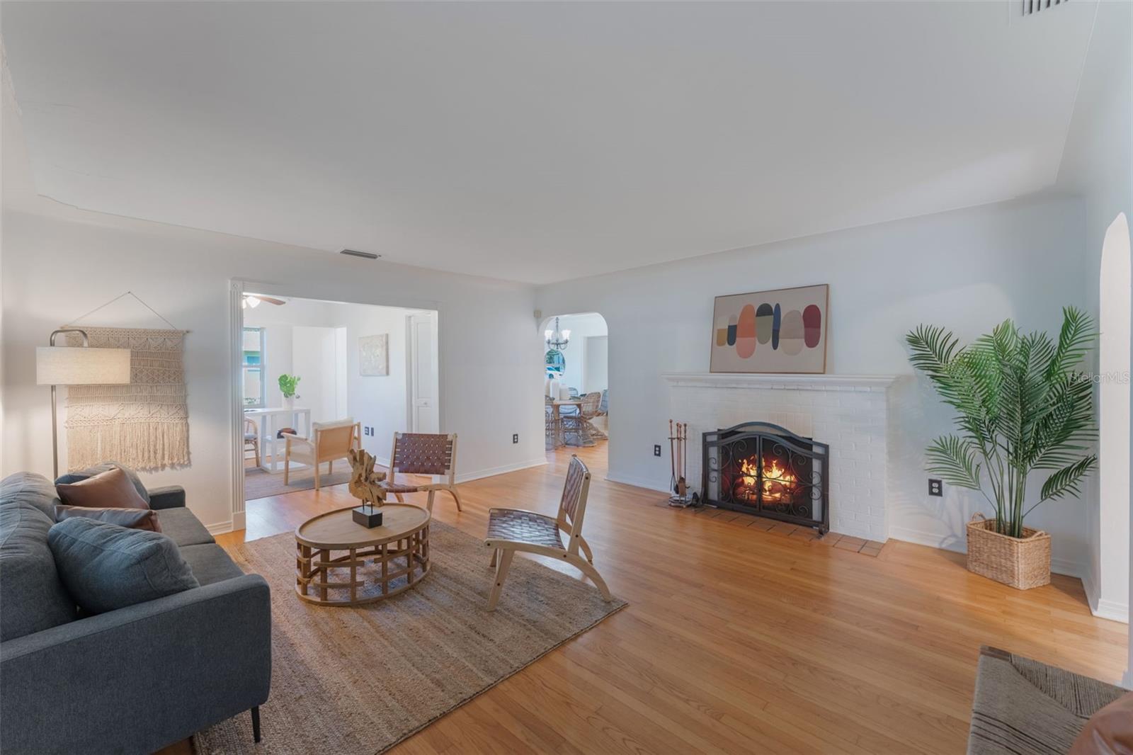 Image 3 of 41 For 927 Boardman Street