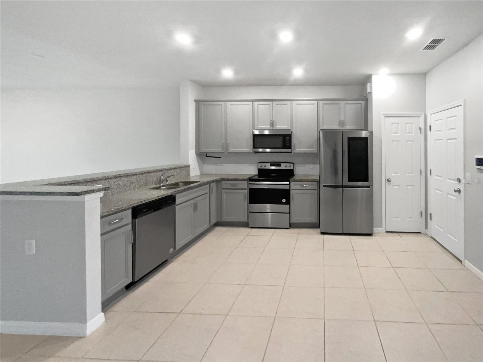 Image 6 of 31 For 3737 Plainview Drive