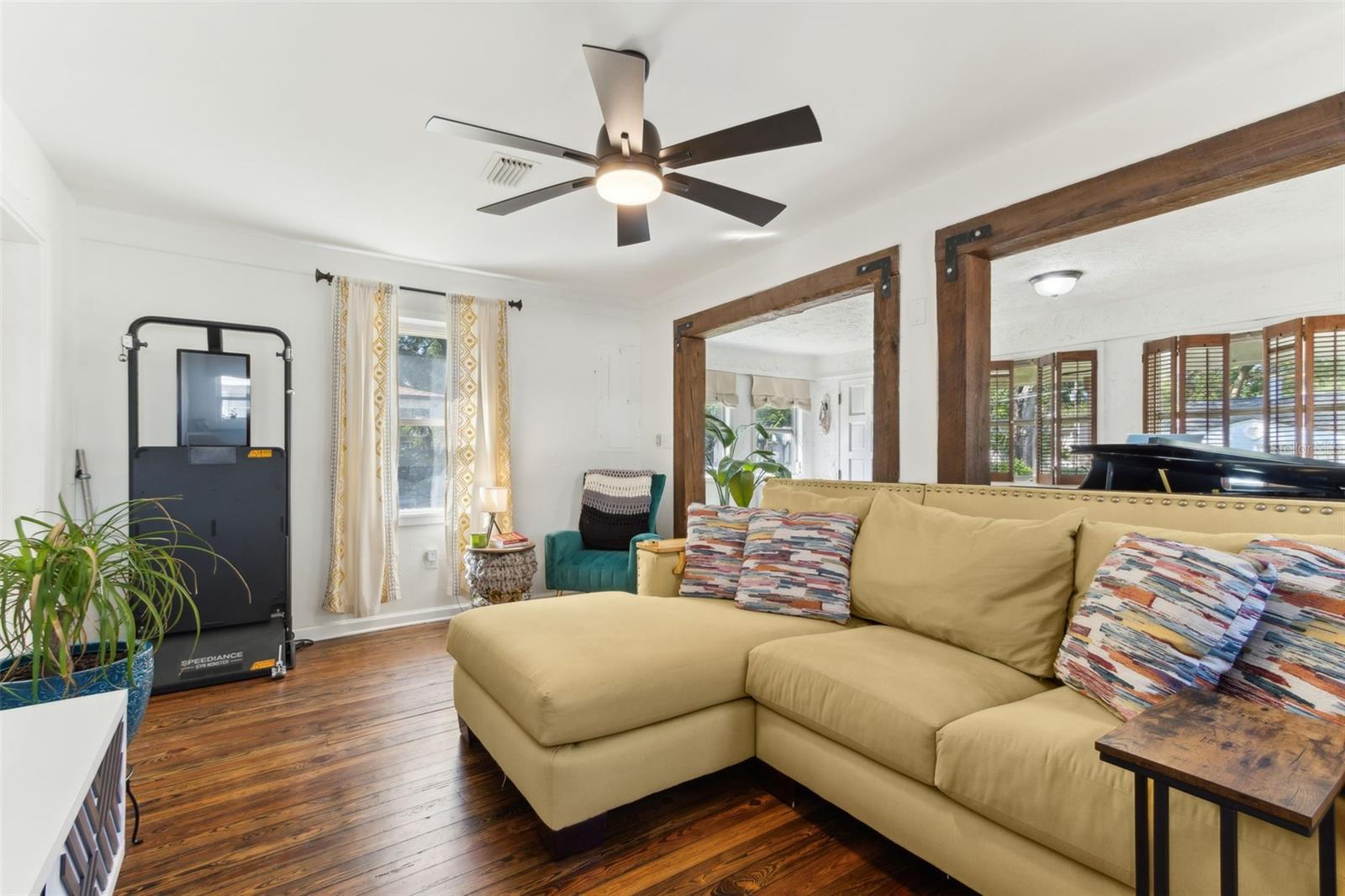 Image 8 of 23 For 1441 Rensselaer Avenue