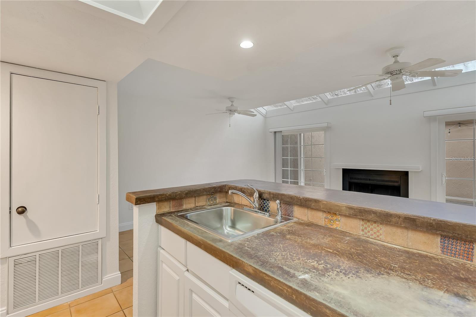 Image 11 of 22 For 1122 Washington Avenue 7