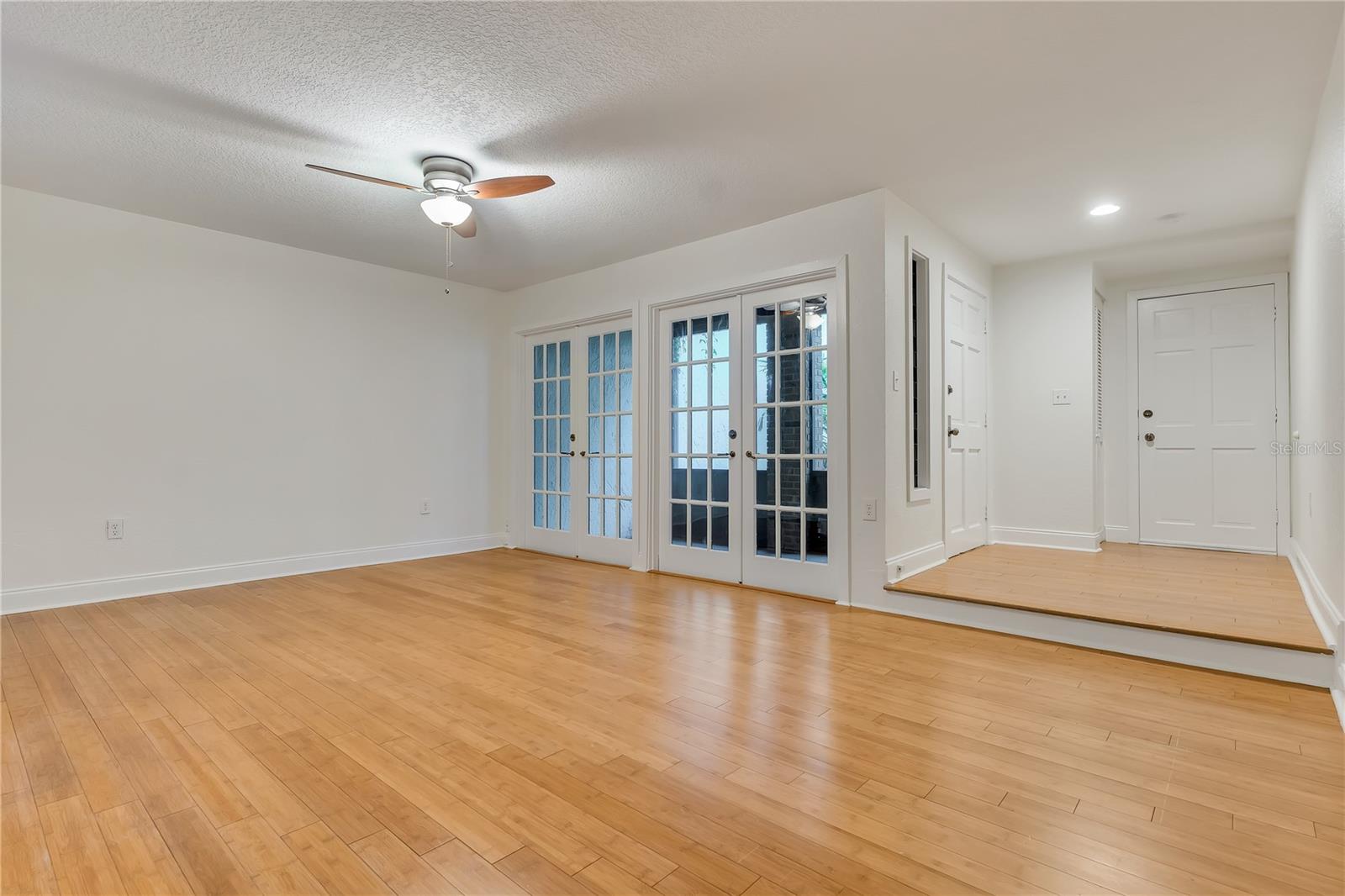Image 5 of 22 For 1122 Washington Avenue 7