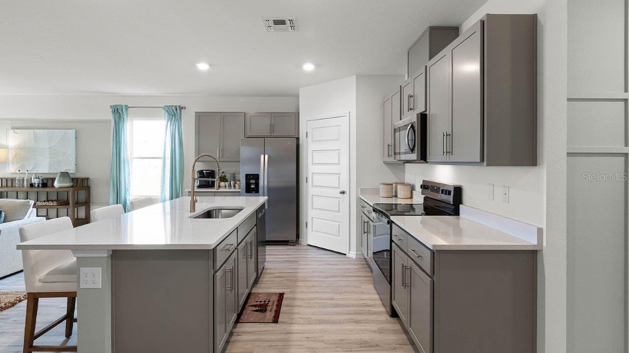 Image 7 of 33 For 1082 Clay Boulevard