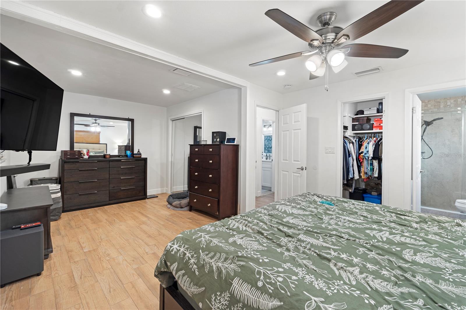 Image 11 of 34 For 3054 Bluebrook Drive