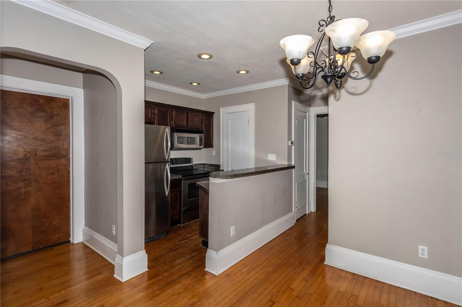Image 10 of 13 For 613 Ridgewood Street 5