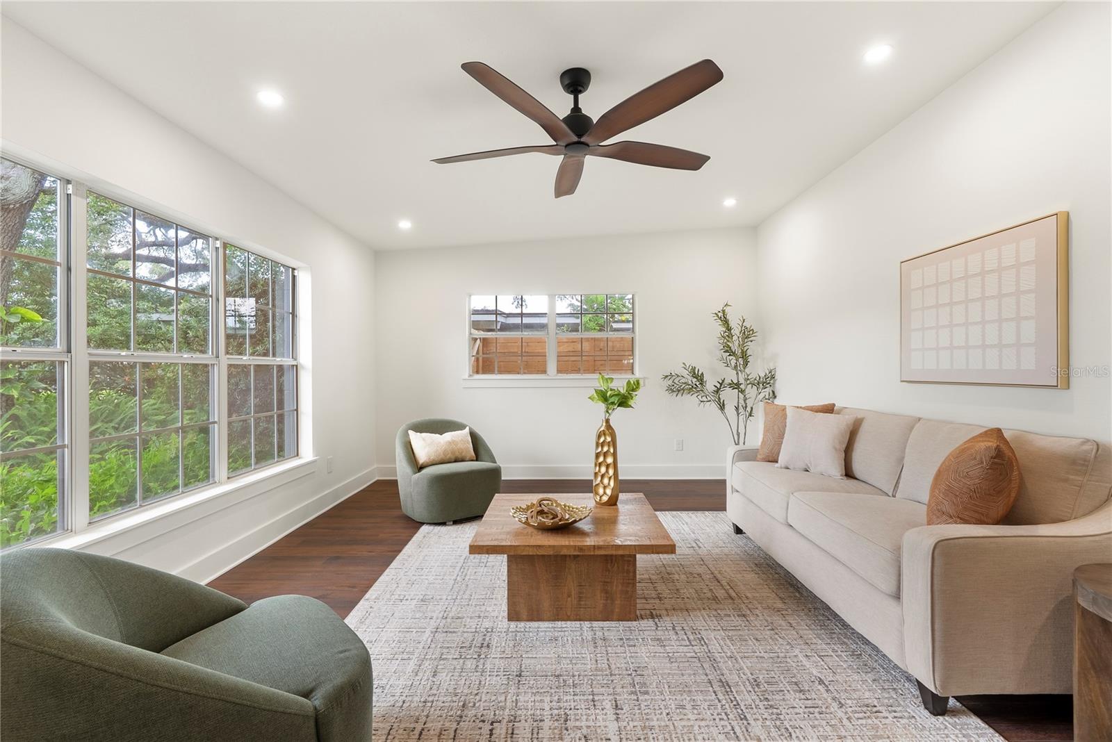 Image 5 of 31 For 1401 Canberra Avenue