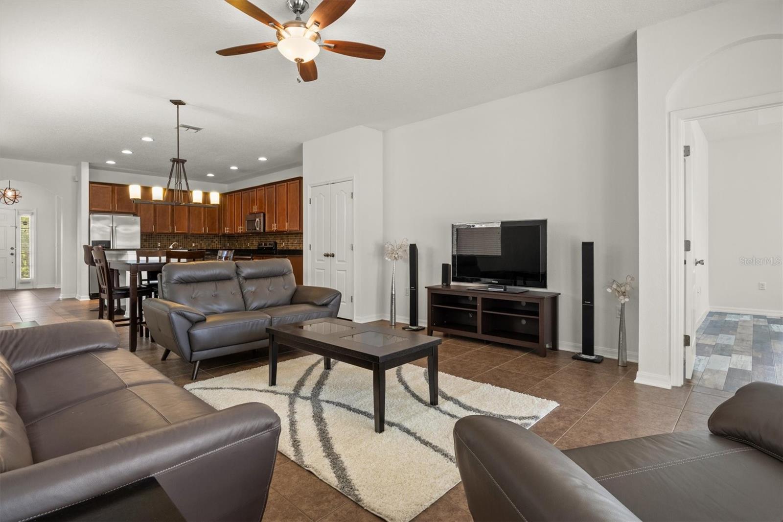 Image 19 of 44 For 10111 Tierra Bella Drive