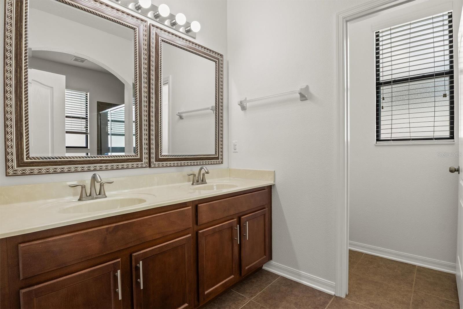Image 23 of 44 For 10111 Tierra Bella Drive