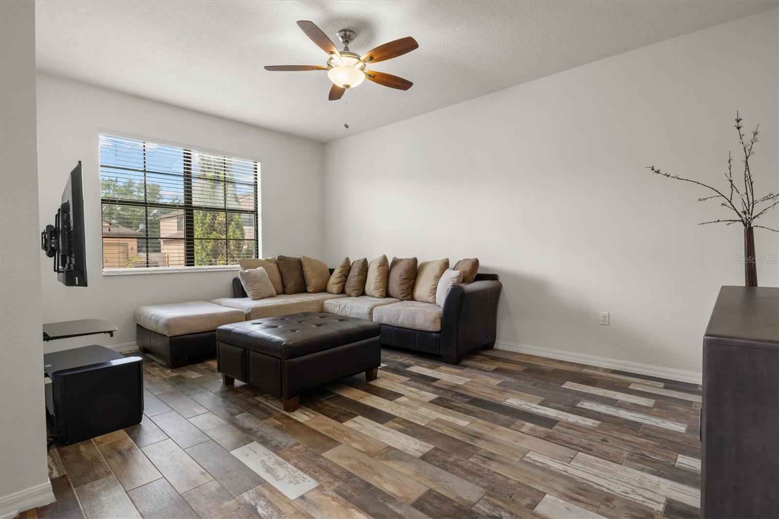 Image 7 of 44 For 10111 Tierra Bella Drive