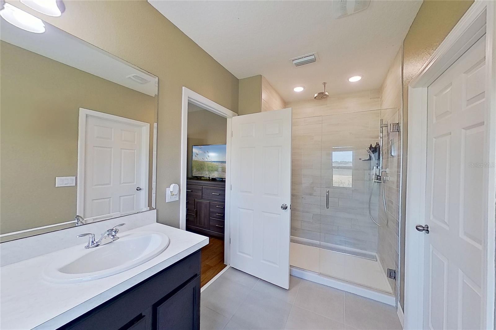 Image 12 of 37 For 5515 Windsong Oak Dr