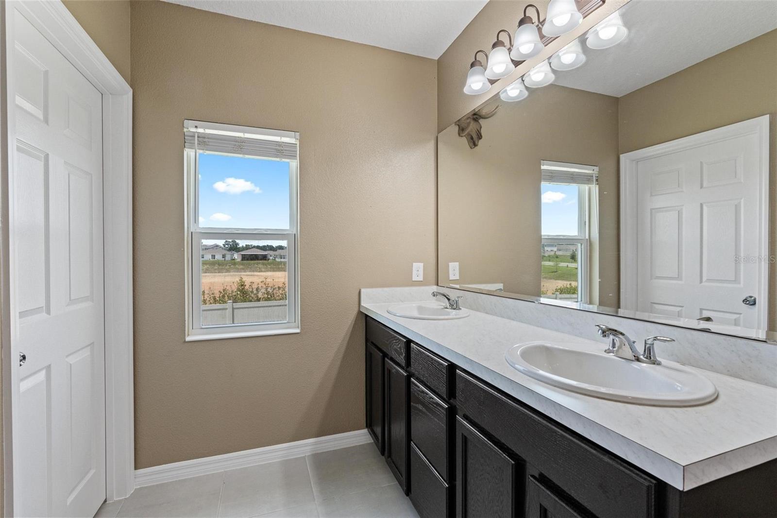 Image 14 of 37 For 5515 Windsong Oak Dr