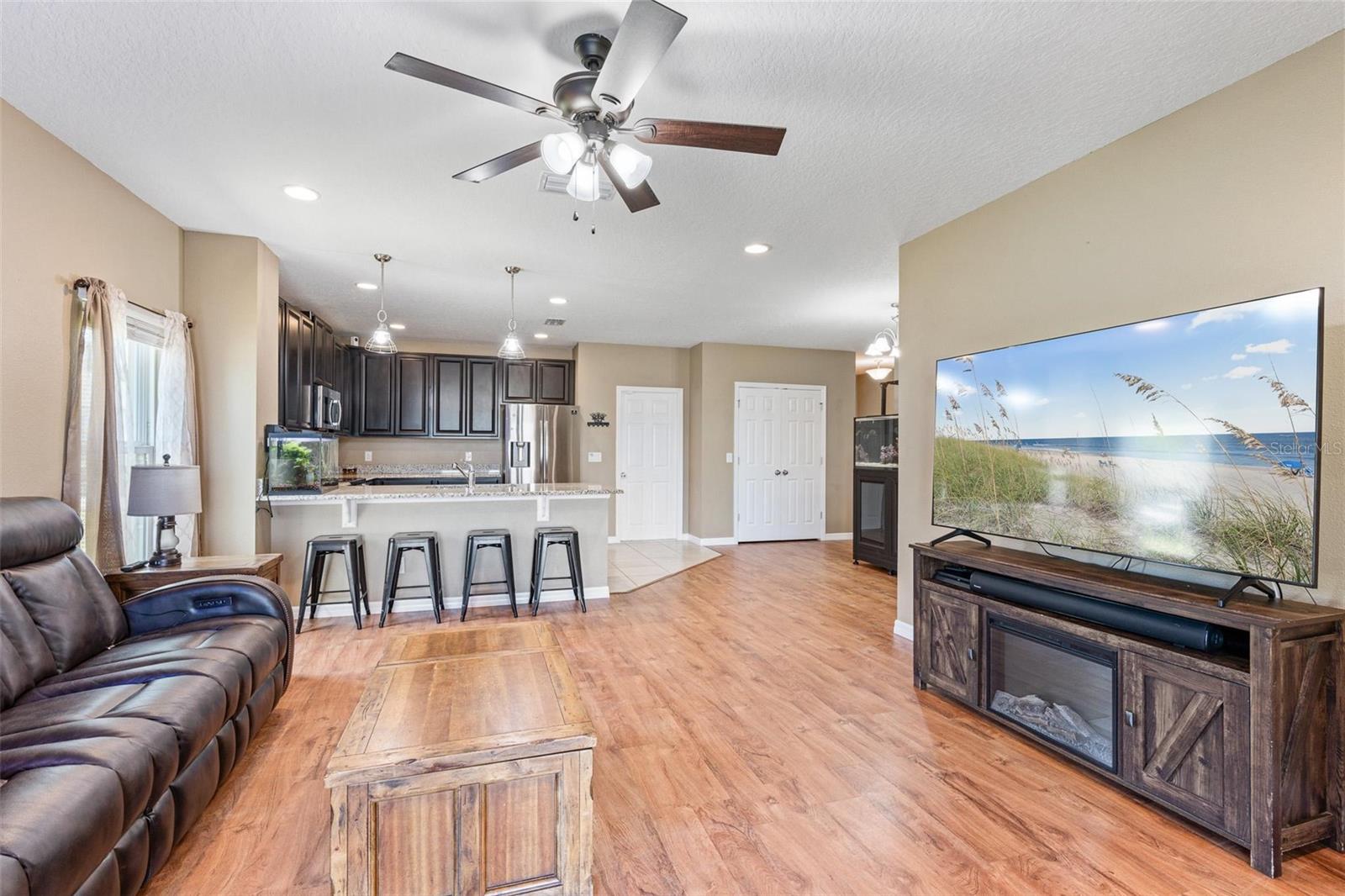 Image 4 of 37 For 5515 Windsong Oak Dr