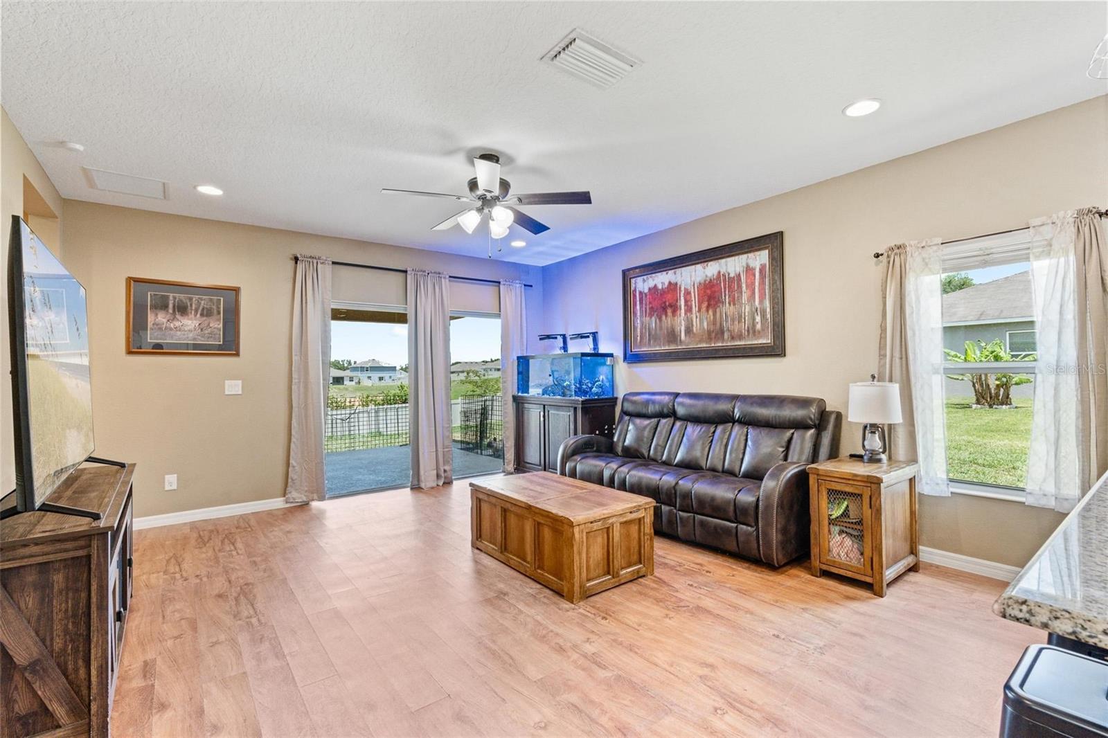 Image 8 of 37 For 5515 Windsong Oak Dr