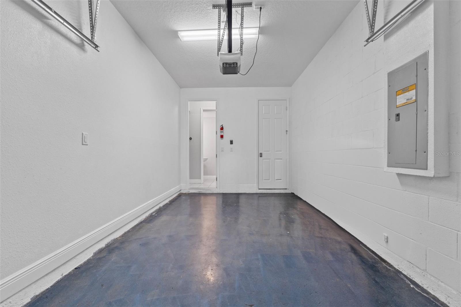 Image 32 of 48 For 206 Aberdeen Street St