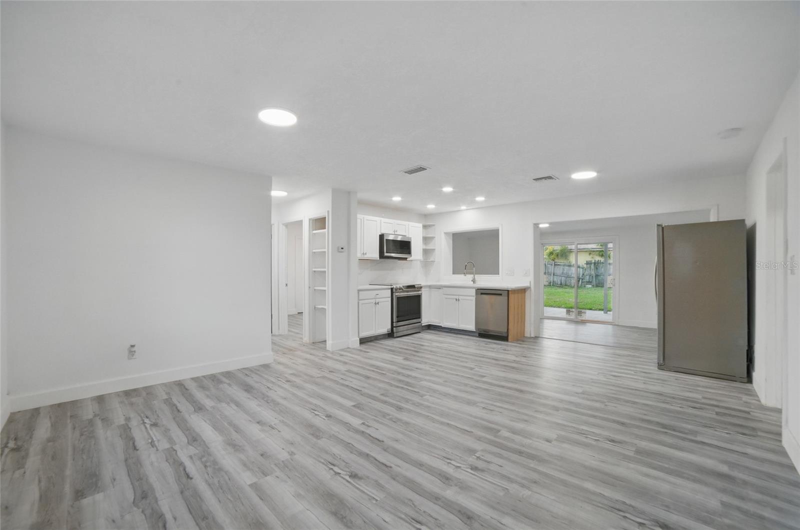 Image 9 of 26 For 3927 Citadel Drive
