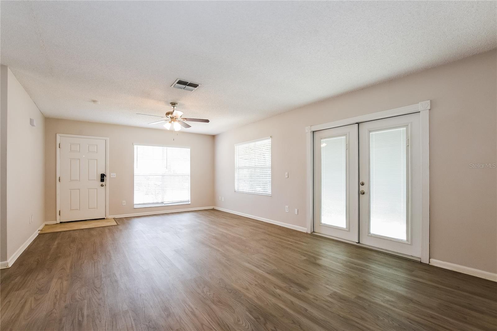 Image 3 of 16 For 705 Woodlawn Drive