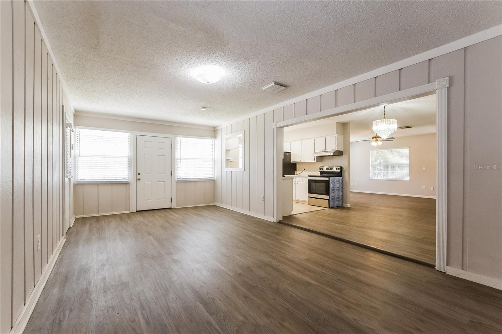 Image 5 of 16 For 705 Woodlawn Drive